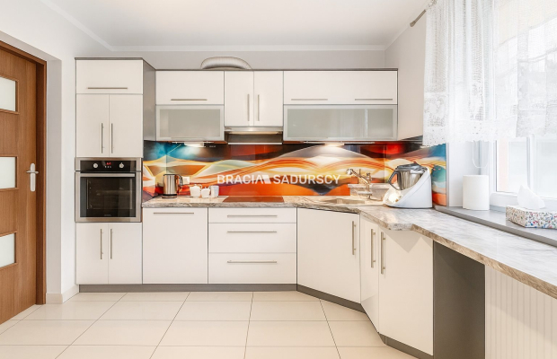 Dom w Wieliczce - wysoki standard - taras - ogród