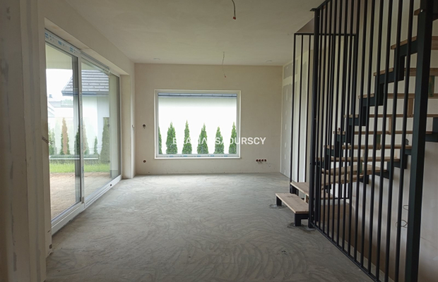 Nowoczesny dom w zielonej okolicy 