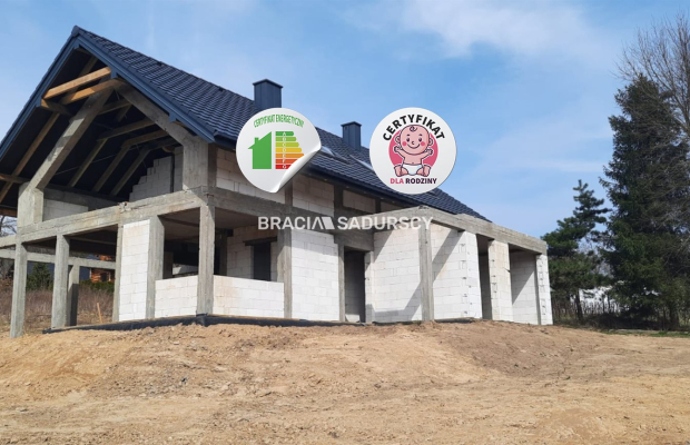 Dom z garażem i pięknym widokiem – Głogoczów