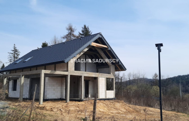 Dom z garażem i pięknym widokiem – Głogoczów