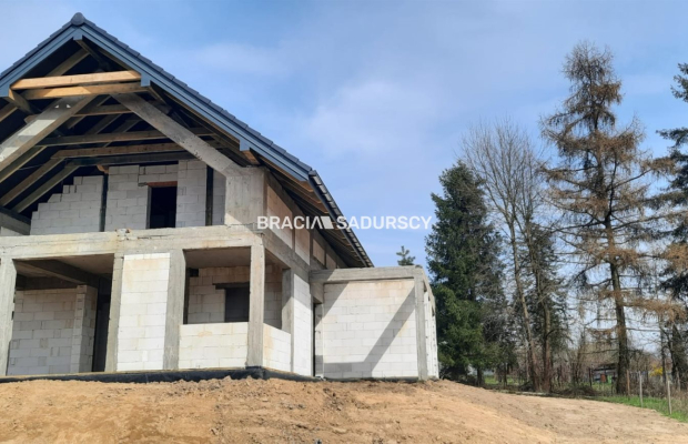 Dom z garażem i pięknym widokiem – Głogoczów