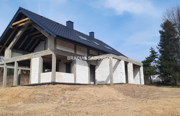 Dom z garażem i pięknym widokiem – Głogoczów