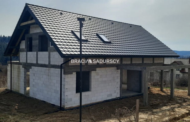 Dom z garażem i pięknym widokiem – Głogoczów