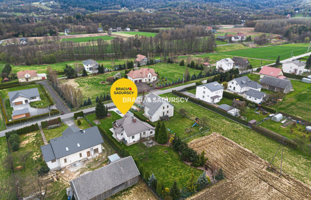 Zadbany dom na pięknej działce / potencjał 