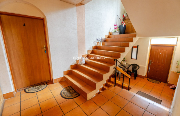 Dom wielorodzinny / pensjonat / Powroźnik