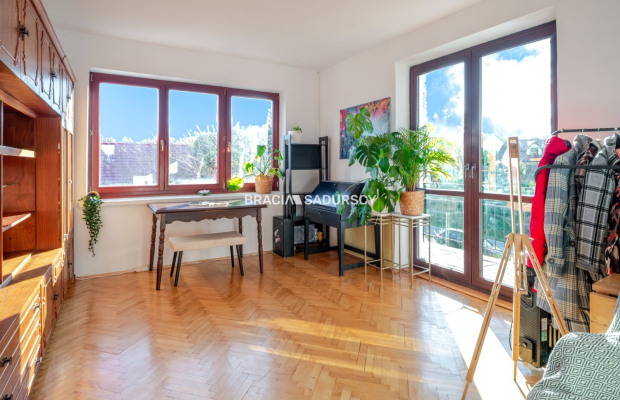 Przestrzenny dom w okolicach Mogilan.