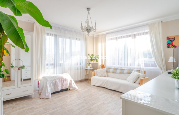 Przestrzenny dom w okolicach Mogilan.