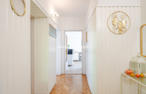 Przestrzenny dom w okolicach Mogilan.