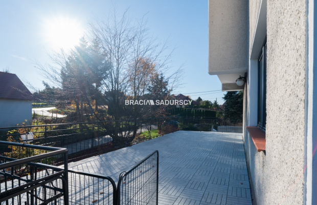 Przestrzenny dom w okolicach Mogilan.