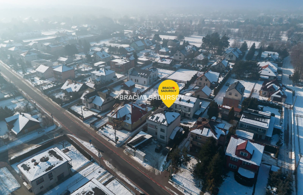 Budynek z 6 niezależnymi apartamentami.