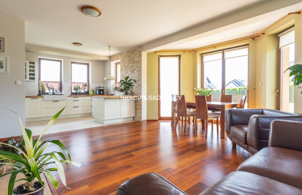 Przepiękny dom na sprzedaż w spokojnej okolicy!