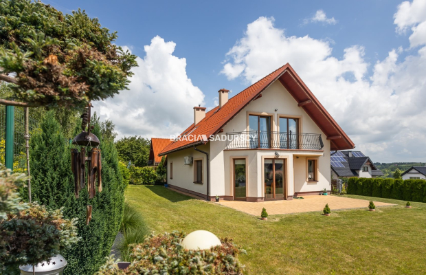 Przepiękny dom na sprzedaż w spokojnej okolicy!