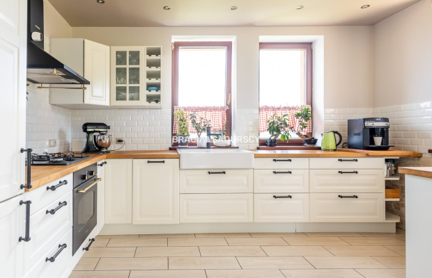 Przepiękny dom na sprzedaż w spokojnej okolicy!