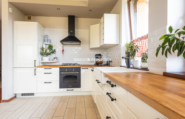 Przepiękny dom na sprzedaż w spokojnej okolicy!