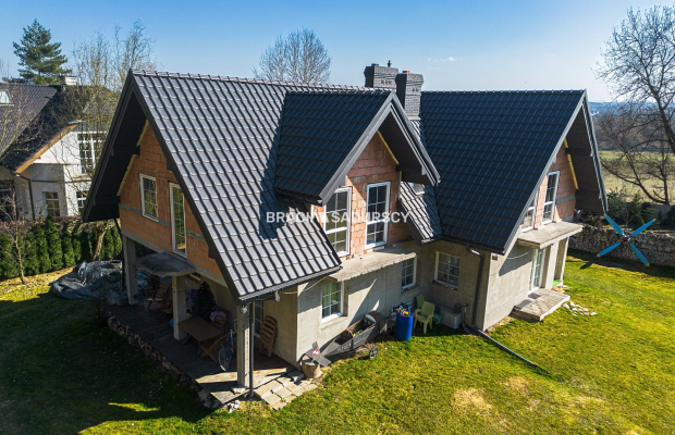 Przestronny dom z widokową działką przy lesie Wolskim - Kraków Zwierzyniec  
 
 Nieruchomość w prestiżowej lokalizacji:  
 
Na 