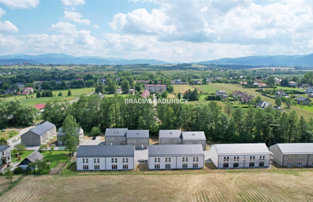 NAROŻNY dom w zabudowie szeregowej w Łodygowicach w powiecie żywieckim BEZ PROWIZJI   
  
Oferujemy do sprzedaży   nowy  ,   5-