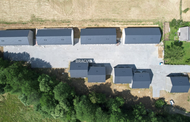 NAROŻNY dom w zabudowie szeregowej w Łodygowicach w powiecie żywieckim BEZ PROWIZJI   
  
Oferujemy do sprzedaży   nowy  ,   5-