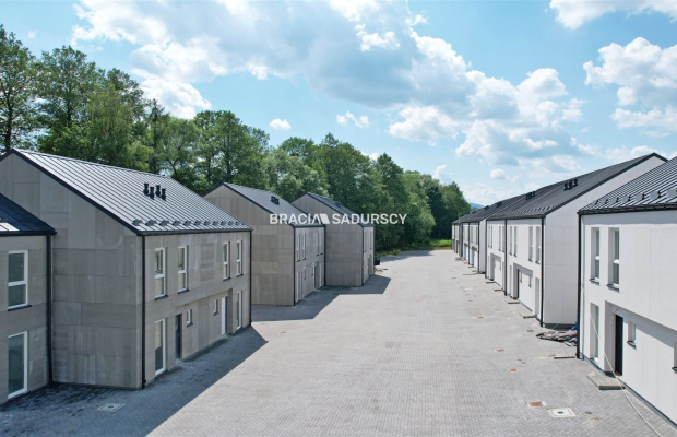 NAROŻNY dom w zabudowie szeregowej w Łodygowicach w powiecie żywieckim BEZ PROWIZJI   
  
Oferujemy do sprzedaży   nowy  ,   5-