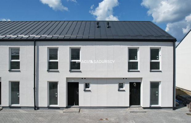 NAROŻNY dom w zabudowie szeregowej w Łodygowicach w powiecie żywieckim BEZ PROWIZJI   
  
Oferujemy do sprzedaży   nowy  ,   5-