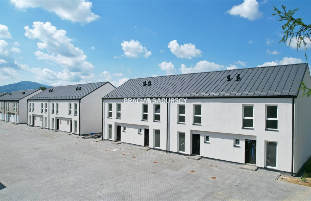 NAROŻNY dom w zabudowie szeregowej w Łodygowicach w powiecie żywieckim BEZ PROWIZJI   
  
Oferujemy do sprzedaży   nowy  ,   5-