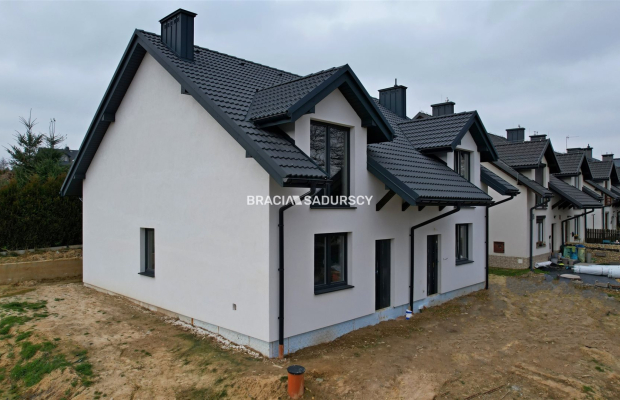 Konary, gm. Mogilany. Nowo wybudowany dom