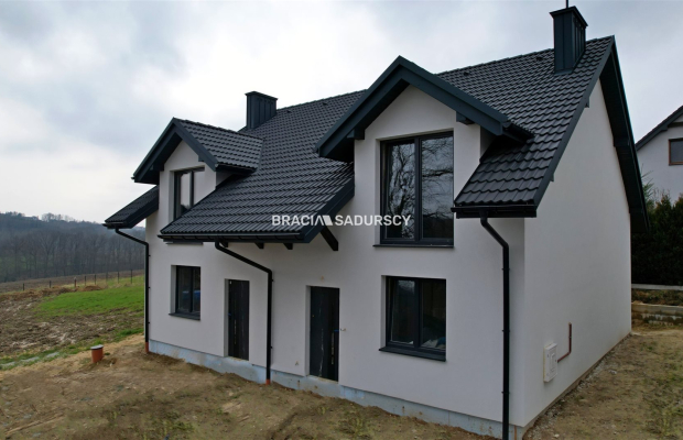 Konary, gm. Mogilany. Nowo wybudowany dom