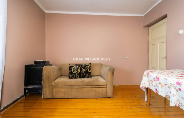 Duża działka z domem do remontu 