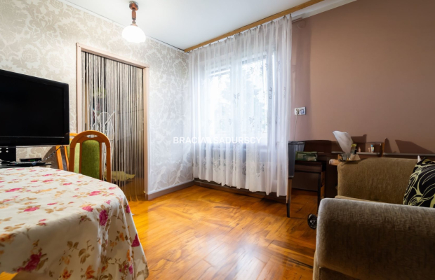 Duża działka z domem do remontu 