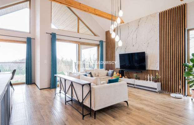 Biuro Nieruchomości Bracia Sadurscy prezentuje na sprzedaż nowoczesny, energooszędny dom wolnostojący o wysokim standardzie wyk