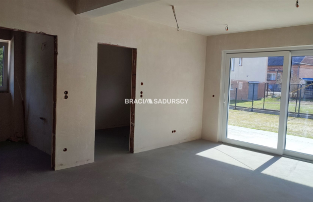 Mam przyjemność zaoferować Państwu mieszkanie w domu typu bliźniak w pięknej, cichej okolicy w miejscowości Borek Szlachecki po