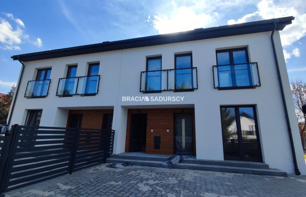 Mam przyjemność zaoferować Państwu mieszkanie w domu typu bliźniak w pięknej, cichej okolicy w miejscowości Borek Szlachecki po