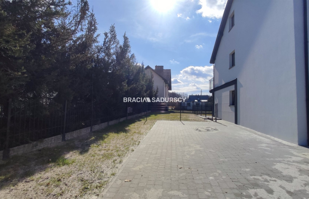 Mam przyjemność zaoferować Państwu mieszkanie w domu typu bliźniak w pięknej, cichej okolicy w miejscowości Borek Szlachecki po