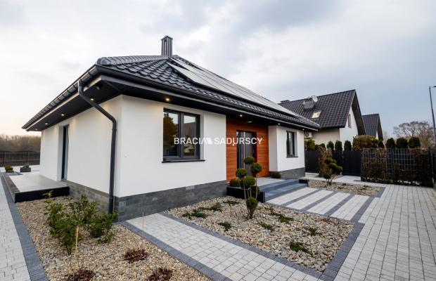 Kraków. Dom z basenem.