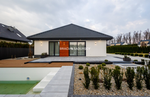 Kraków. Dom z basenem.