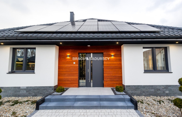 Kraków. Dom z basenem.