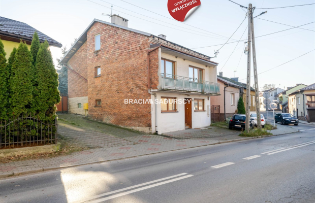 DOM Z OGRODEM I GARAŻEM - SKAŁA K. KRAKOWA  

 Na sprzedaż dom jednorodzinny o powierzchni ok. 150 m² z wysokim poddaszem do ad