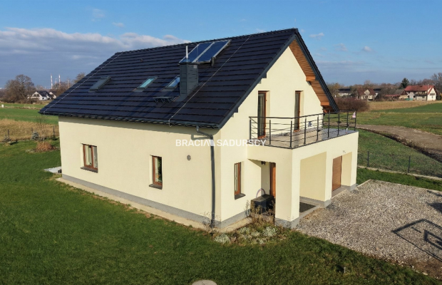 Dom, Kraków, ul Rumiakowa, 165 m 2 , działka 10 a, 1697 tys zł.  
 
Na sprzedaż nowoczesny dom jednorodzinny z 2023 roku, położ