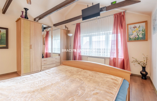 Dom dwurodzinny z potencjałem usługowym - Kraków, Bronowice Małe    

    LOKALIZACJA:  ul. Olkuska, dzielnica Krowodrza / Bron