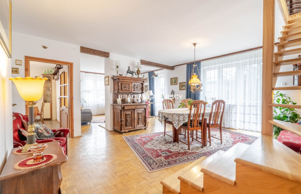 Dom dwurodzinny z potencjałem usługowym - Kraków, Bronowice Małe    

    LOKALIZACJA:  ul. Olkuska, dzielnica Krowodrza / Bron