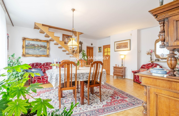 Dom dwurodzinny z potencjałem usługowym - Kraków, Bronowice Małe    

    LOKALIZACJA:  ul. Olkuska, dzielnica Krowodrza / Bron