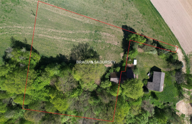 Działka rolna z drewnianym domem Nowa Wieś 