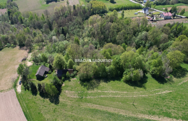 Działka rolna z drewnianym domem Nowa Wieś 