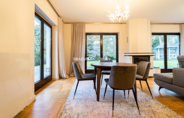 Na wynajem rezydencja, Wola Justowska/wysoki stand