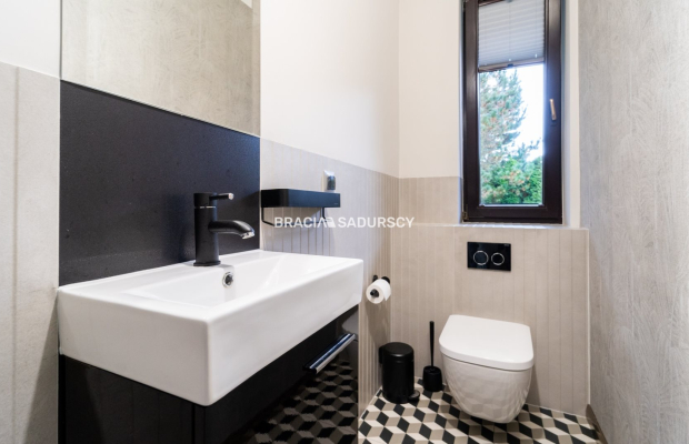 Na wynajem rezydencja, Wola Justowska/wysoki stand