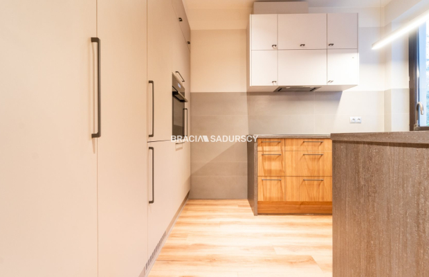 Na wynajem rezydencja, Wola Justowska/wysoki stand