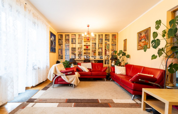 Pod działaność z miejscami postojowymi.