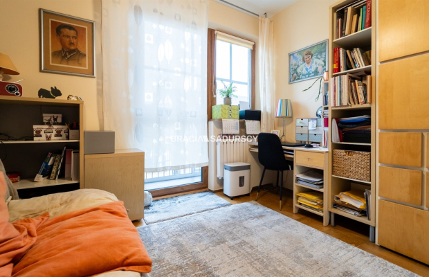 Pod działaność z miejscami postojowymi.