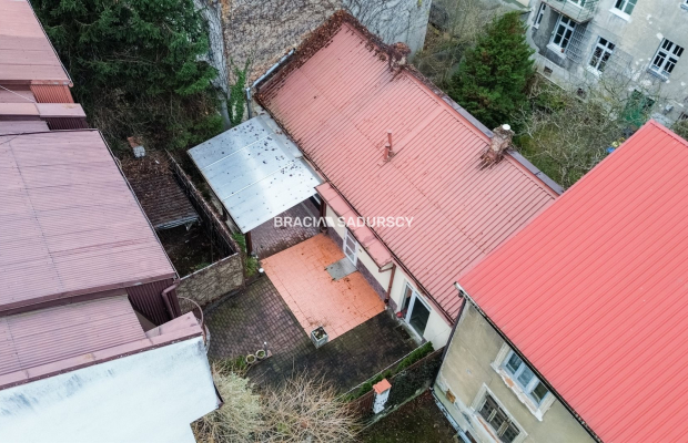 dwa budynki w Centrum Krakowa. 