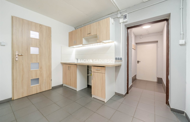 PRZESTRONNY LOKAL W NOWYM BUDOWNICTWIE NA KLINACH