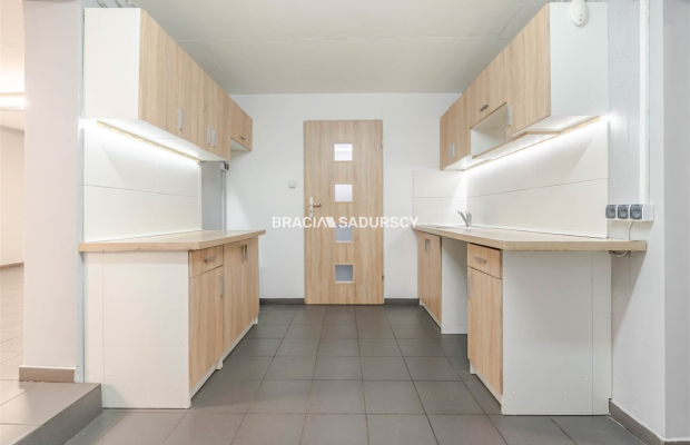 PRZESTRONNY LOKAL W NOWYM BUDOWNICTWIE NA KLINACH